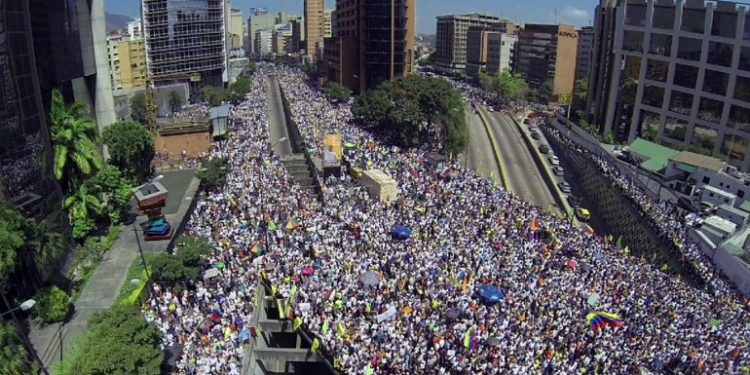 La sentencia-barricada que impidió a la oposición marchar en Caracas
