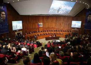 Siete magistrados dejan sin Estado de Derecho a más de 31 millones de venezolanos al poner en manos del Presidente Maduro todos los poderes públicos