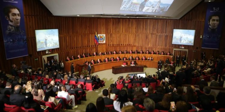 Siete magistrados dejan sin Estado de Derecho a más de 31 millones de venezolanos al poner en manos del Presidente Maduro todos los poderes públicos