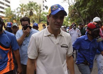 Justicia amenazó a Capriles y a 13 alcaldes con encarcelarlos si no frenan las protestas