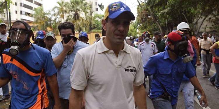 Justicia amenazó a Capriles y a 13 alcaldes con encarcelarlos si no frenan las protestas