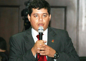 Magistrado de la Sala Electoral que avaló sentencia de desacato de la AN huyó a EEUU y dice estar arrepentido