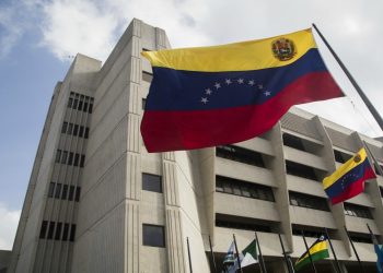 TSJ propina otro golpe a la descentralización al suspender los impuestos estadales y municipales