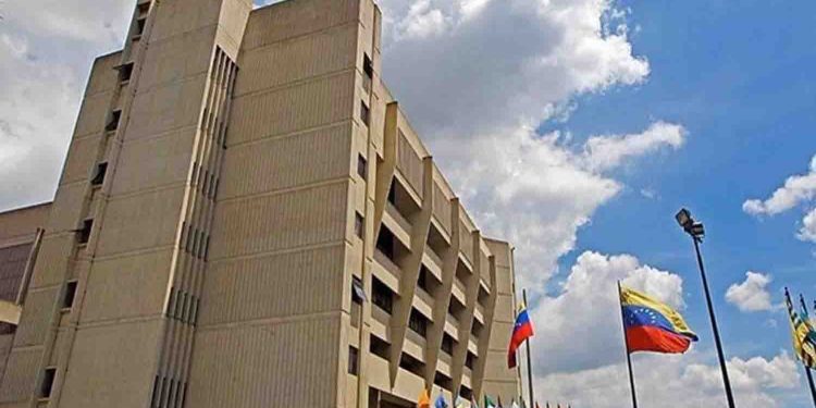 Dan un cheque en blanco al gerente de Administración y Servicios del TSJ
