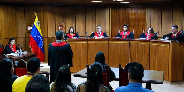 Sala Civil autoriza contratos en dólares pero que se ejecuten en bolívares