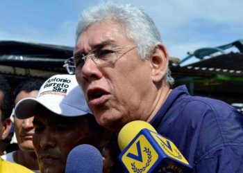 Saab demuestra su alineación con Maduro al abrir una investigación al gobernador Barreto Sira