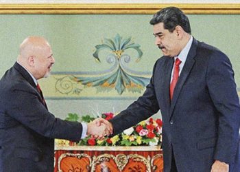 Khan pide “paciencia” para investigar pero Saab ya augura que nadie terminará ante la CPI