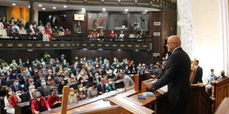 La Asamblea Nacional redujo de 32 a 20 el numero de magistrados y recortó poderes al TSJ