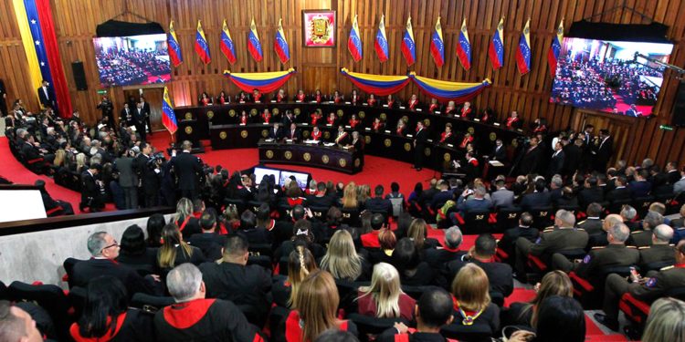 Magistrados del anterior TSJ en el auditorio de la Sala Plena