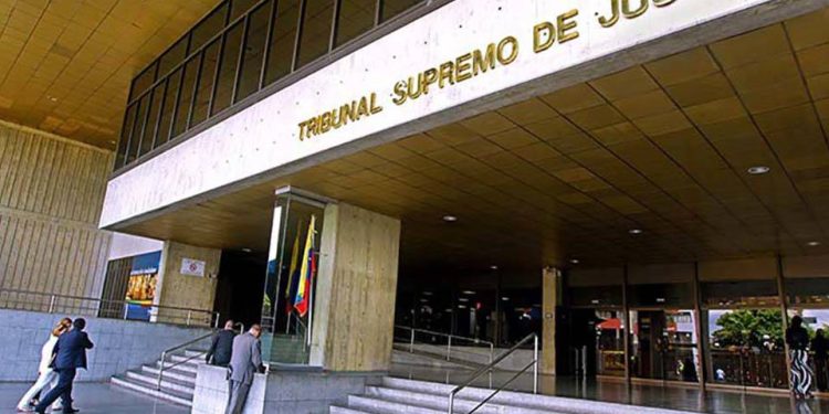 Entrada orincipal del edificio del TSJ