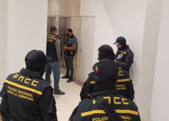 La Policía Nacional contra la Corrupción da su primer gran golpe casi 9 años después de su creación con 6 funcionarios detenidos