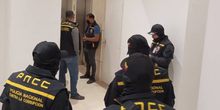La Policía Nacional contra la Corrupción da su primer gran golpe casi 9 años después de su creación con 6 funcionarios detenidos