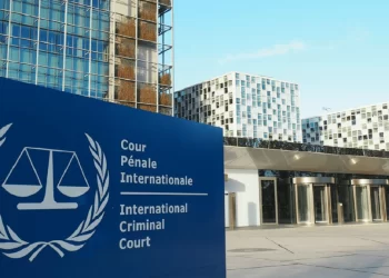 Que Karim Khan retome sus investigaciones sobre Venezuela y que la amplíe: la doble petición de las 8.900 víctimas a la CPI