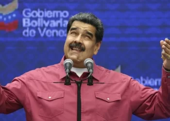 Otra vez| Acudió al TSJ a denunciar la “mala gestión” económica de Maduro y terminó multado