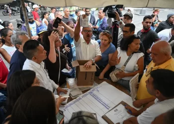 La suspensión de los “efectos” de las primarias o declarar que está firme la inhabilitación de María Corina Machado