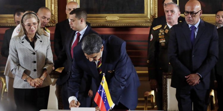 El Esequibo y el fascismo: las nuevas razones para prohibir optar a cargos públicos en Venezuela