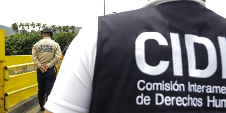 La corrupción es una consecuencia de la falta de independencia institucional en Venezuela y la responsable de la violación de DDHH, afirma la CIDH