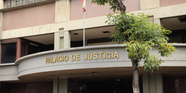 Un juez quiso volver a enjuiciar a dos hombres por el mismo delito porque se perdió parte del expediente