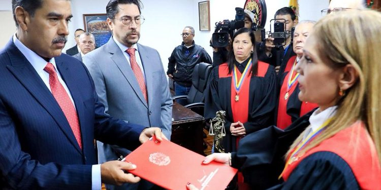 Maduro pide al TSJ que lo declare como ganador del 28J y la Sala Electoral inició de inmediato una investigación para «certificar» los resultados