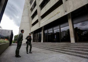 Abogada que ejerció una acción contra el CNE fue multada y suspendida